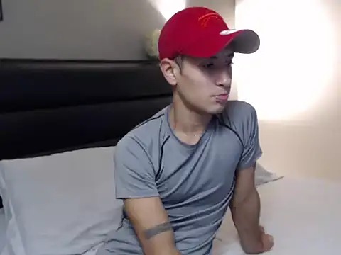 Snapshot of RetainedHound chatting on September 30, 9:20 pm RetainedHound online show from September 30, 9:20 pm