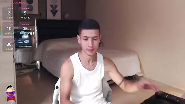 Snapshot of RetainedHound chatting on October 24, 2:46 pm RetainedHound online show from October 24, 2:46 pm