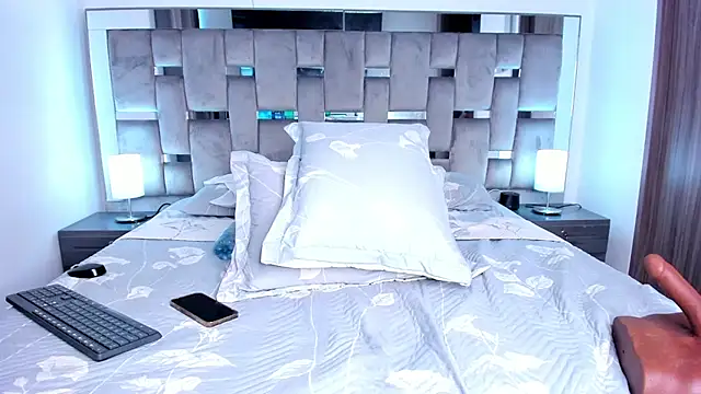 Cammiila online show from February 15, 7:50 pm