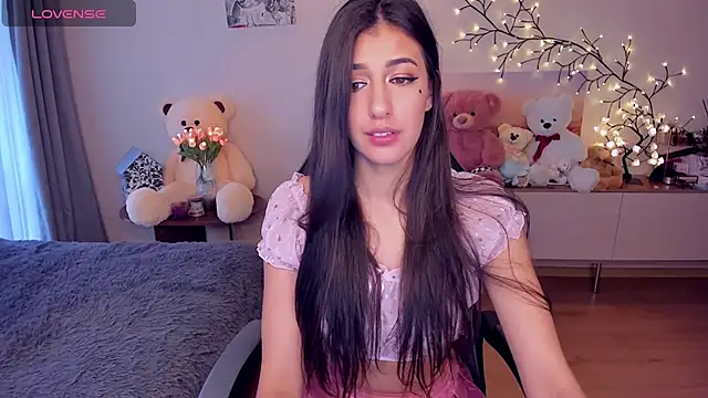 Snapshot of MiaSilkX chatting on December 12, 9:08 am MiaSilkX online show from December 12, 9:08 am