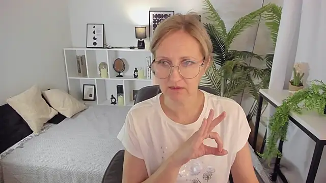 Paris Cherry online show from September 28, 8:03 pm