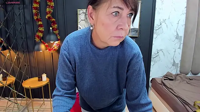 LindaPassionate online show from December 30, 5:15 am