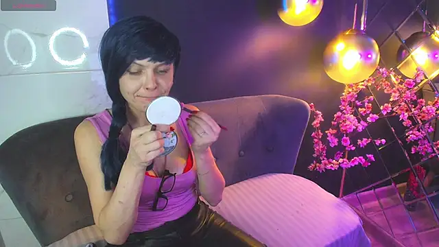 Snapshot of BrandiSweetie chatting on December 5, 8:11 pm BrandiSweetie online show from December 5, 8:11 pm