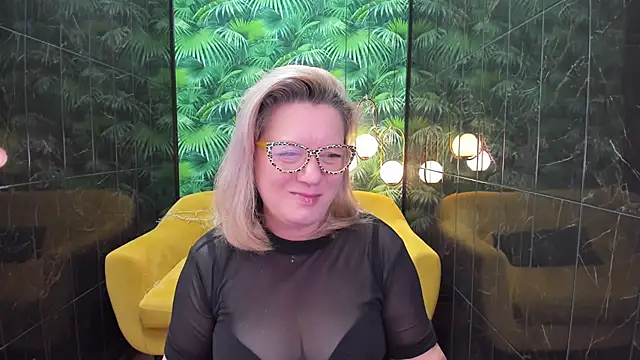 Snapshot of LeaPure chatting on January 2, 5:14 am LeaPure online show from January 2, 5:14 am