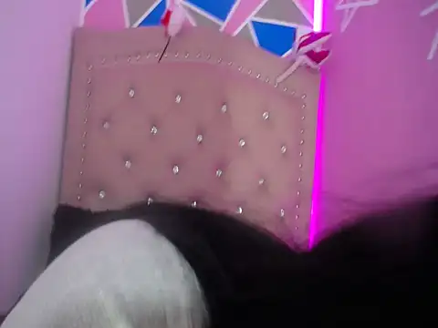 Snapshot of violetaass chatting on December 2, 11:07 pm violetaass online show from December 2, 11:07 pm