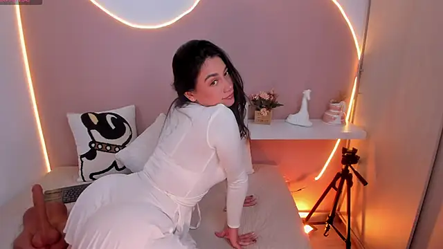 Snapshot of EllieMitchell chatting on January 24, 3:45 pm EllieMitchell online show from January 24, 3:45 pm