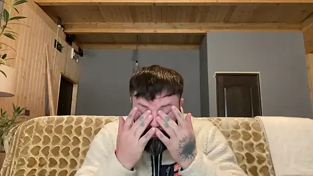 Snapshot of AlphaSparks chatting on November 19, 3:50 am AlphaSparks online show from November 19, 3:50 am