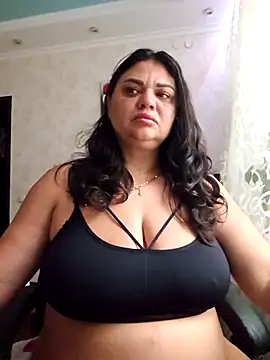 littleRikka online show from November 7, 8:25 am