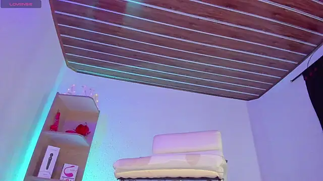 Snapshot of anastasia_bee chatting on December 20, 2:27 pm anastasia bee online show from December 20, 2:27 pm