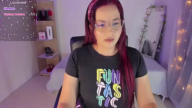 Snapshot of anastasia_bee chatting on March 4, 12:55 pm anastasia bee online show from March 4, 12:55 pm