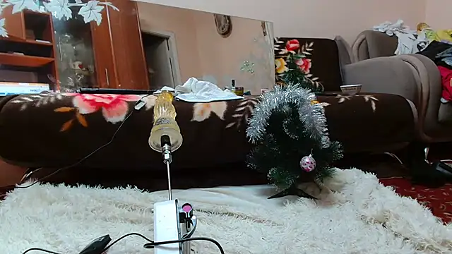 AlinasissyXX online show from December 21, 8:10 pm