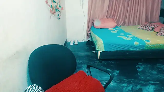 Snapshot of CindyClimax chatting on October 22, 2:01 am CindyClimax online show from October 22, 2:01 am