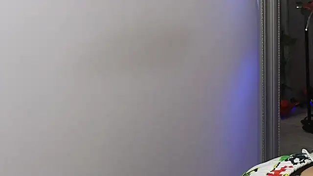 JuliaJuliette online show from March 4, 8:27 pm