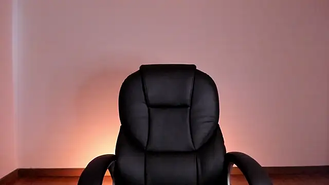 HazelKush online show from October 6, 8:06 pm