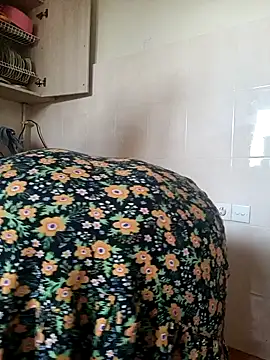  lady red  online show from January 11, 6:45 am