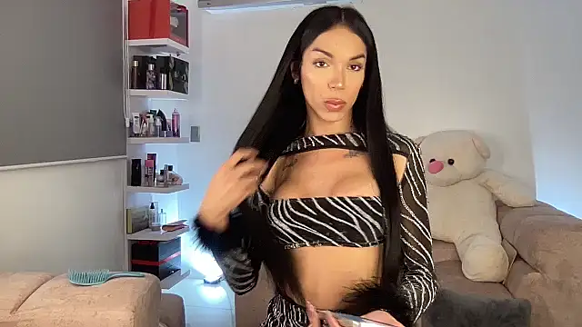 Snapshot of Michell_simons chatting on February 1, 6:54 am Michell simons online show from February 1, 6:54 am