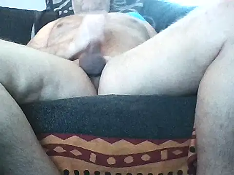 Snapshot of guy36 chatting on January 29, 9:33 am guy36 online show from January 29, 9:33 am