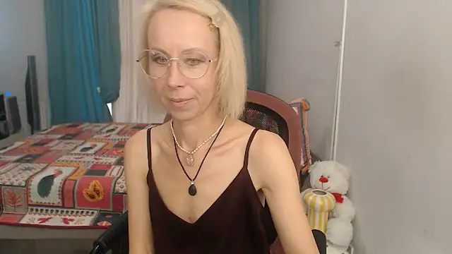 LuxuryNika online show from September 16, 2:40 pm