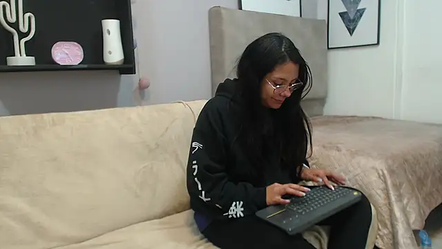 valevicious online show from February 25, 5:36 pm