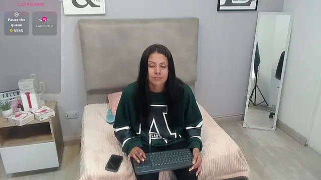 valevicious online show from November 21, 7:45 pm