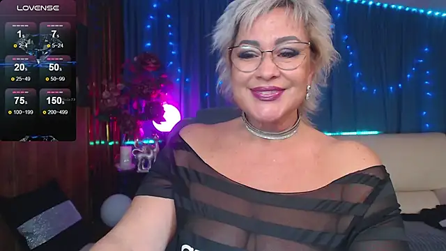 Ellen Ripley online show from December 13, 2:27 pm