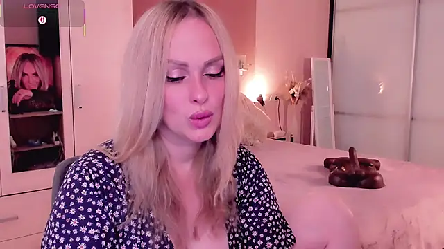 Snapshot of Libby_Nora chatting on September 22, 10:06 am Libby Nora online show from September 22, 10:06 am