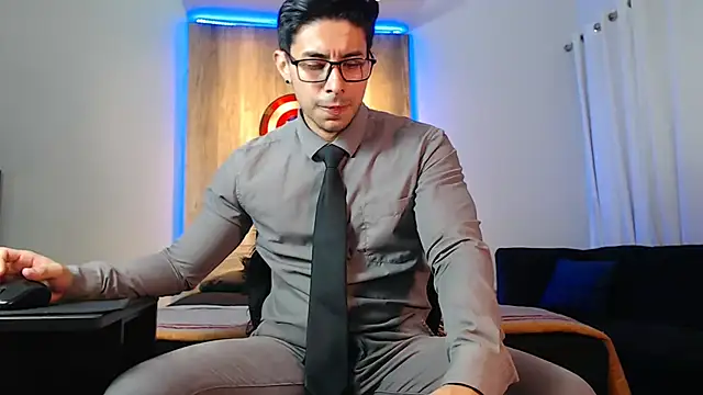 Snapshot of Andrew_4_ chatting on December 5, 5:37 am Andrew 4 online show from December 5, 5:37 am