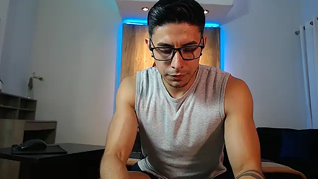 Snapshot of Andrew_4_ chatting on December 12, 7:08 am Andrew 4 online show from December 12, 7:08 am