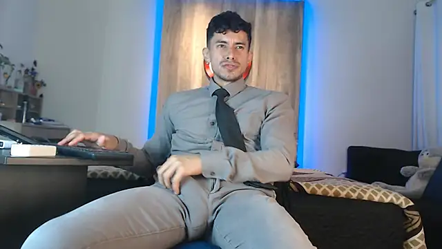 Snapshot of Andrew_4_ chatting on October 5, 6:45 am Andrew 4 online show from October 5, 6:45 am