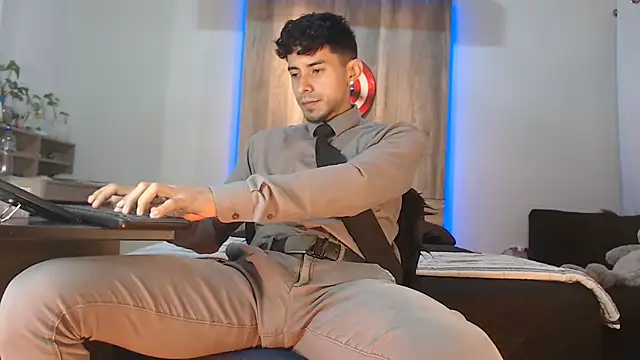 Snapshot of Andrew_4_ chatting on October 8, 3:37 am Andrew 4 online show from October 8, 3:37 am