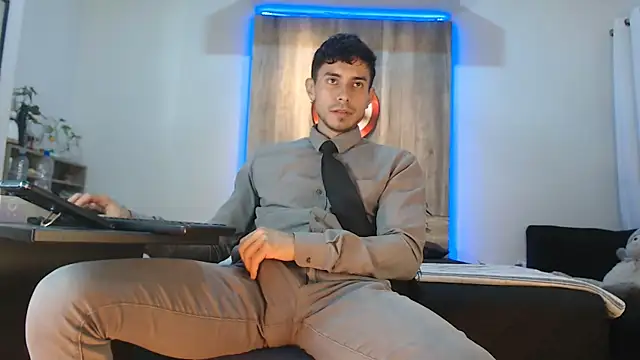 Snapshot of Andrew_4_ chatting on October 12, 6:12 am Andrew 4 online show from October 12, 6:12 am