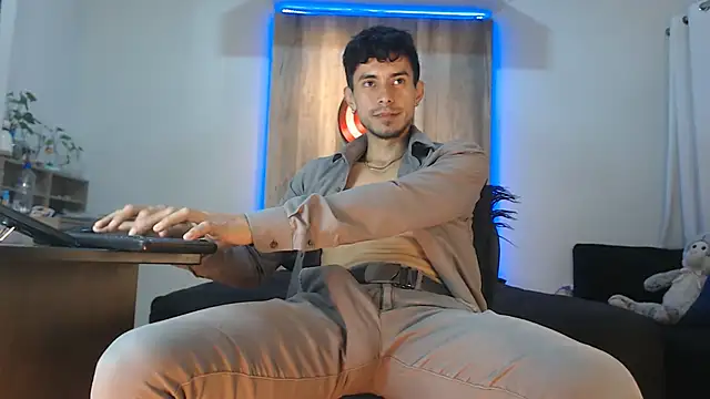 Snapshot of Andrew_4_ chatting on October 16, 4:02 am Andrew 4 online show from October 16, 4:02 am