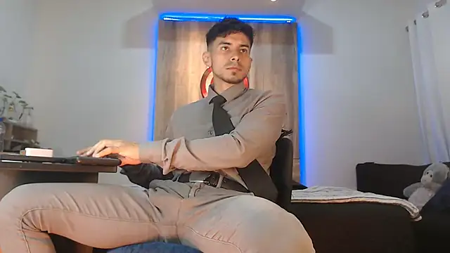 Snapshot of Andrew_4_ chatting on October 31, 2:45 am Andrew 4 online show from October 31, 2:45 am