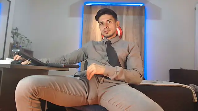 Snapshot of Andrew_4_ chatting on November 5, 3:39 am Andrew 4 online show from November 5, 3:39 am