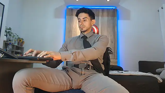 Snapshot of Andrew_4_ chatting on November 11, 2:33 am Andrew 4 online show from November 11, 2:33 am