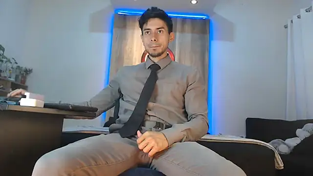 Snapshot of Andrew_4_ chatting on November 17, 2:17 am Andrew 4 online show from November 17, 2:17 am