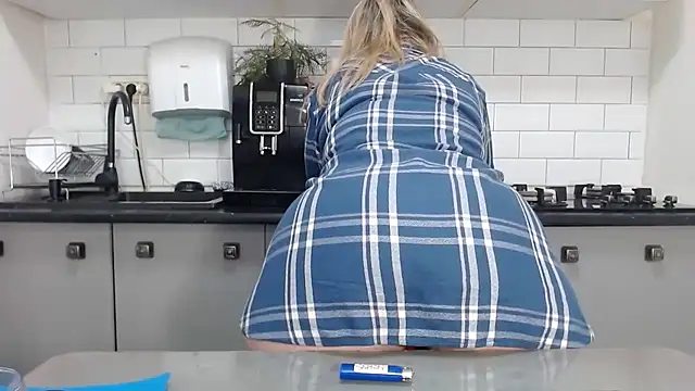 erikaerika online show from February 4, 1:16 pm