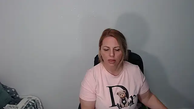 erikaerika online show from October 1, 9:26 am