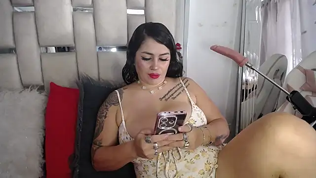 chelaqueen  online show from October 10, 8:41 pm