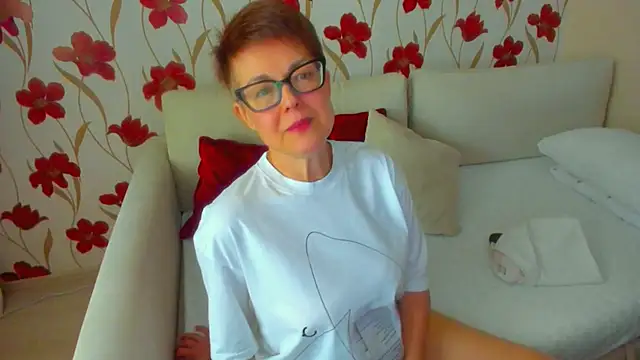 JennAlison online show from February 3, 11:31 am