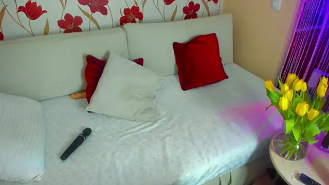 JennAlison online show from March 9, 1:37 pm