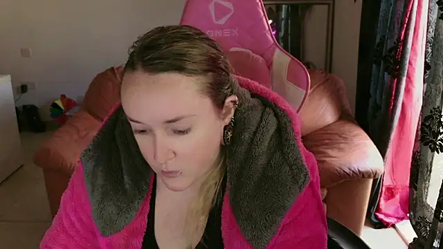 kisicaxx online show from January 30, 2:15 pm