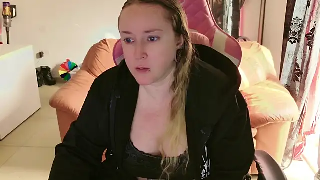 kisicaxx online show from February 2, 9:30 am