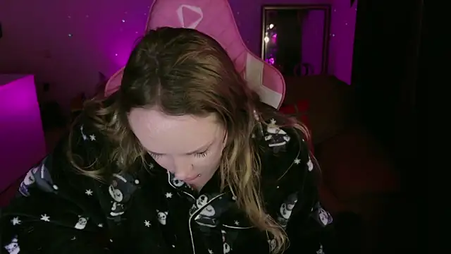 kisicaxx online show from February 7, 7:27 pm