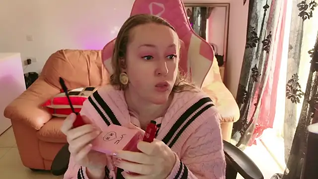 kisicaxx online show from February 11, 10:04 am