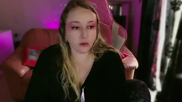 kisicaxx online show from February 17, 2:26 pm