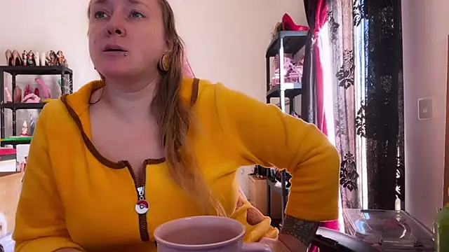 kisicaxx online show from November 21, 8:46 am