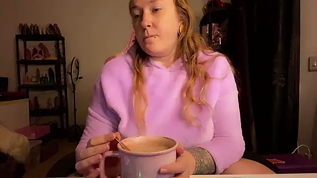 kisicaxx online show from November 23, 6:30 pm