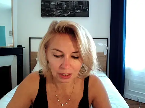 Snapshot of ADreamLady chatting on September 17, 2:41 pm ADreamLady online show from September 17, 2:41 pm