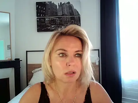 Snapshot of ADreamLady chatting on September 19, 11:00 am ADreamLady online show from September 19, 11:00 am